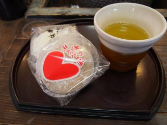 恋するティラミス大福とちーず大福。もちもちで濃厚です。お茶も美味しかったです。