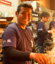 ハッピー酒場 金ちゃん 店員